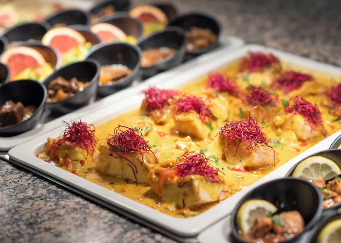 Valentin Reina - Adults Only 4* باغيرا