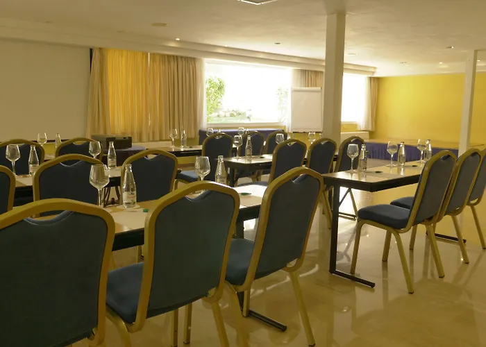 Valentin Reina - Adults Only Пагуэра