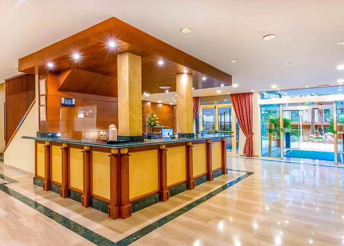 Valentin Reina - Adults Only 4* Пагуэра