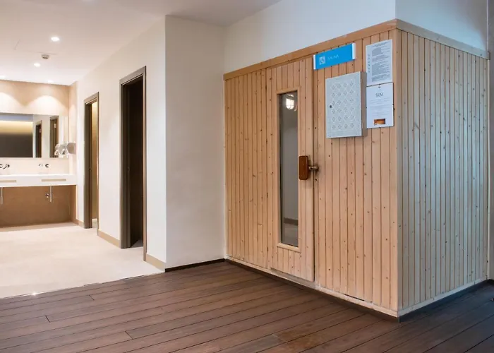 Valentin Reina - Adults Only 4* פגוארה