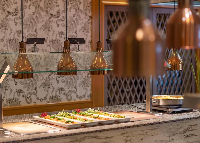 Valentin Reina - Adults Only פגוארה