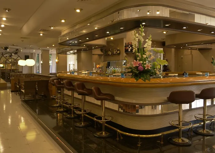 Valentin Reina - Adults Only 4* باغيرا