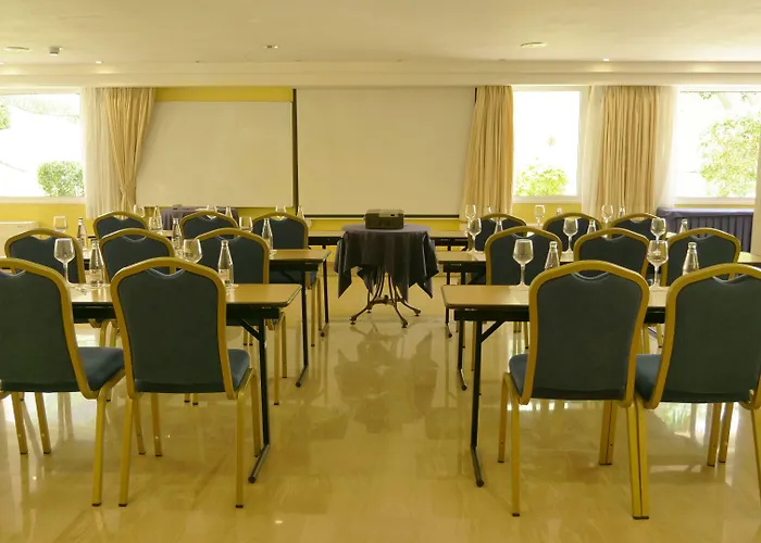 Valentin Reina - Adults Only 4* باغيرا